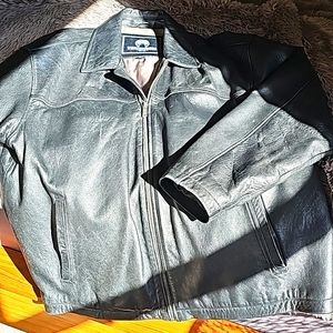 Leather Jacket . XXL. Genuine leather.  Black. Make me an offer.